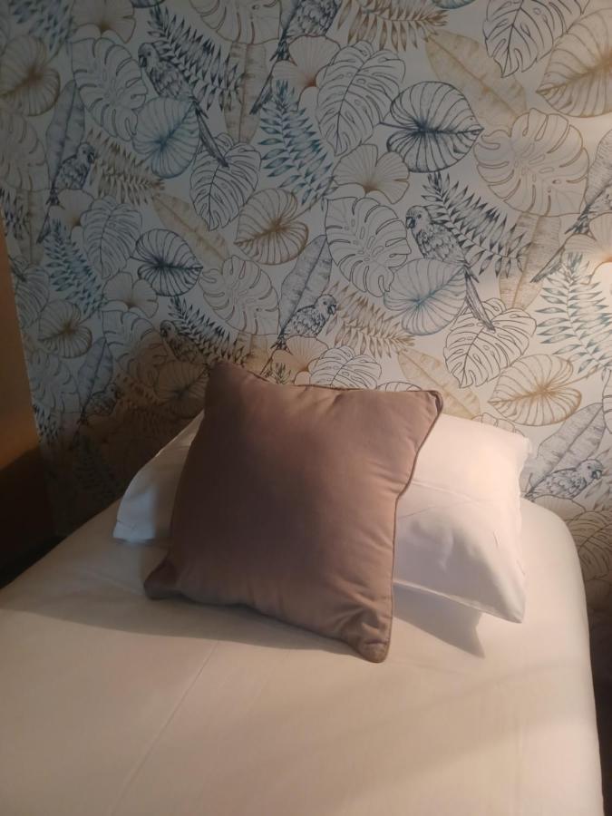Hotel La Parenthese Attignat Kültér fotó